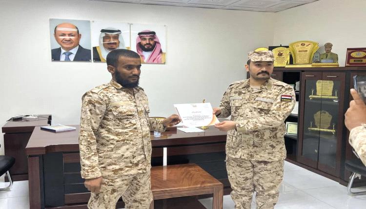 قائد اللواء الثالث عاصفة يكرم ركن وأعضاء التوجيه المعنوي
