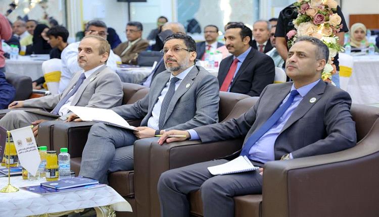 رئيس الوزراء يؤكد أهمية ربط الكفاءات اليمنية المهاجرة بوطنها الأم وتمكينها من الاسهام في البناء والتنمية
