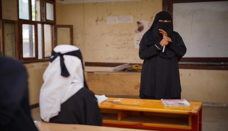 مليشيا الحوثي تُقيل مسؤولة امتحانات لرفضها تسهيل الغش في إب