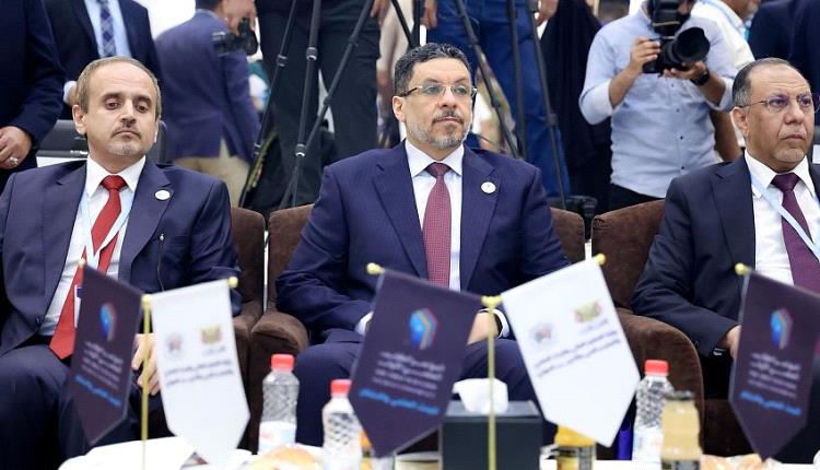 رئيس الوزراء يحضر في عدن افتتاح المؤتمر الطلابي العلمي الأول ويؤكد على تشجيع البحث العلمي