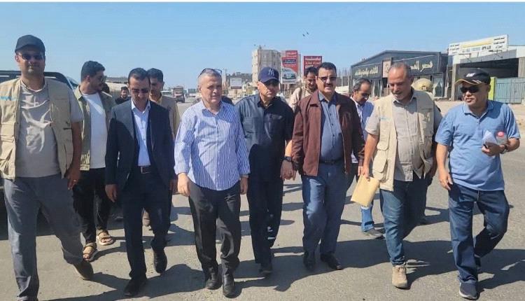 نائب محافظ عدن يدشن مشروع إعادة تأهيل شارع الخمسين بمديرية المنصورة