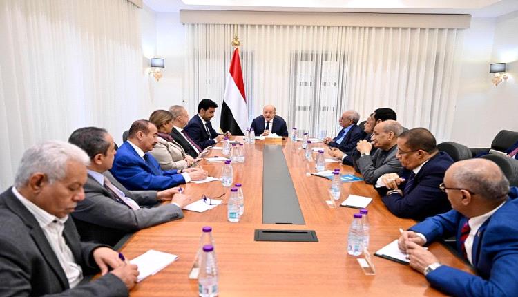 العليمي يناقش مع هيئة التشاور والأحزاب السياسية التحديات الوطنية والإقليمية