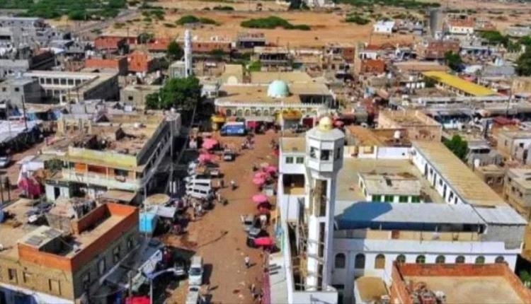 لليوم الثاني.. الأهالي بأبين يحملون السلطة المحلية مسؤولية انقطاع الكهرباء