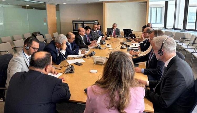 وزير المالية ومحافظ البنك المركزي يلتقيان مدير إدارة الشرق الأوسط وآسيا الوسطى بصندوق النقد الدولي