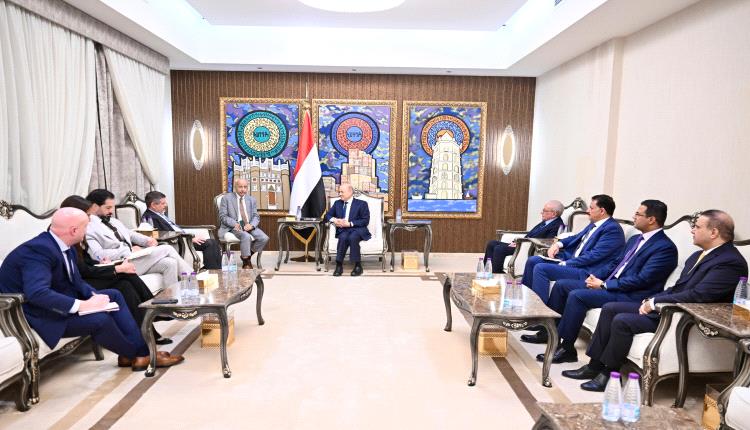 رئيس مجلس القيادة يستقبل سفير الولايات المتحدة الامريكية