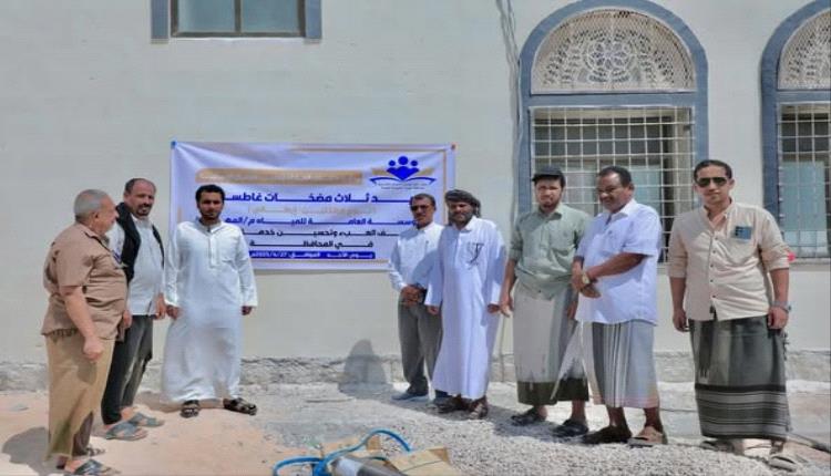 الوكيل قويزان يدشن تسليم ثلاثة محركات غاطسة لمؤسسة المياه بالمهرة