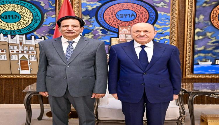 الرئيس العليمي يستقبل محافظ المهرة ويطّلع على الأوضاع الخدمية والأمنية في المحافظة