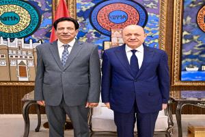 الرئيس العليمي يستقبل محافظ المهرة ويطّلع على الأوضاع الخدمية والأمنية في المحافظة