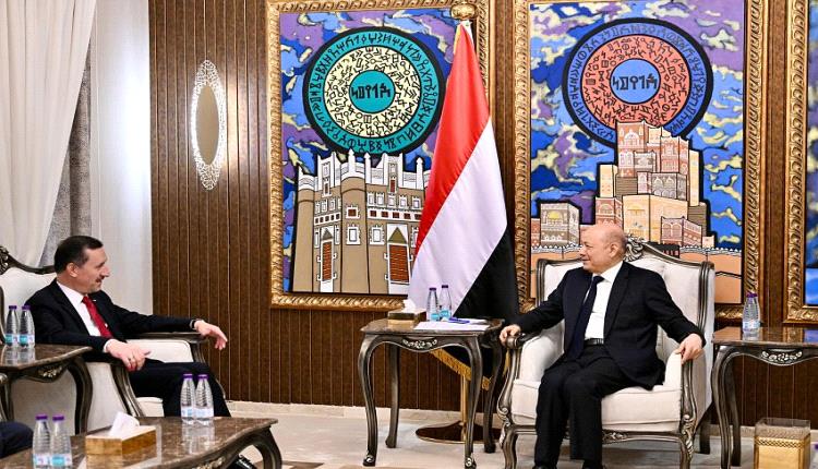 رئيس مجلس القيادة يستقبل سفير جمهورية تركيا