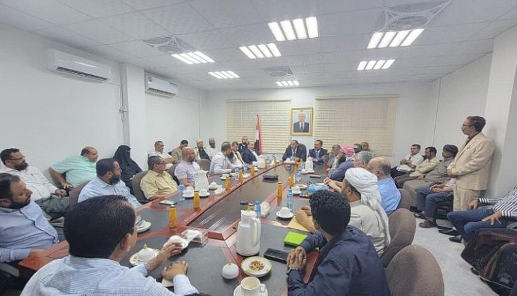 وزير الصناعة يوجه التجار بخفض الأسعار وإصدار قوائم جديدة للسلع الغذائية