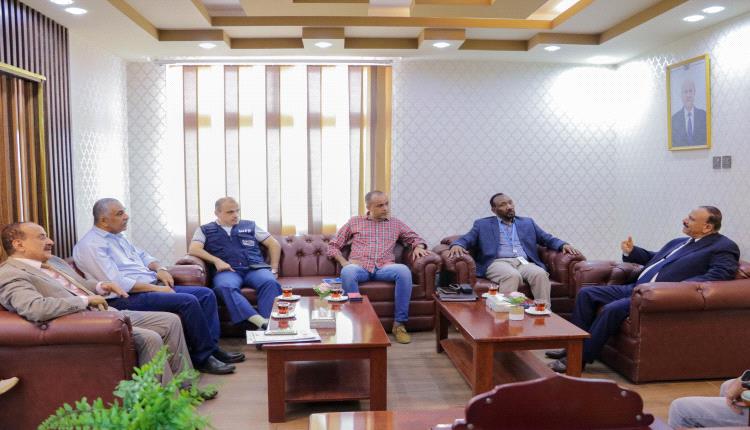 وزير النقل يبحث تعزيز التعاون مع برنامج الغذاء العالمي بعدن