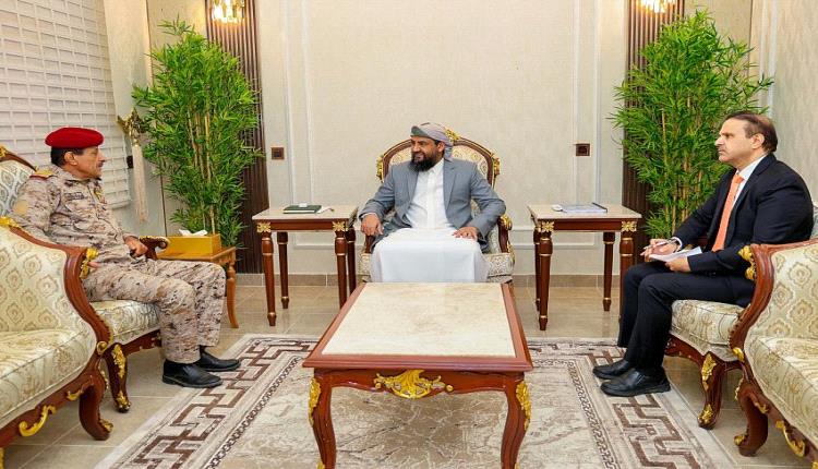 المحرّمي يناقش مع نائب رئيس الأركان تطورات الأوضاع العسكرية وتعزيز التنسيق العملياتي