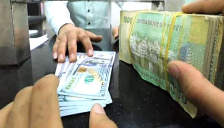 خبير يضع معادلة تحمي المواطنين من أسعار مبالغ فيها بعد هبوط الدولار