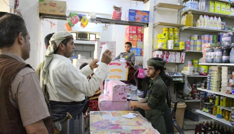 السلطة المحلية بمديرية حريب تواصل حملات ضبط المخالفين والمتلاعبين بالأسعار