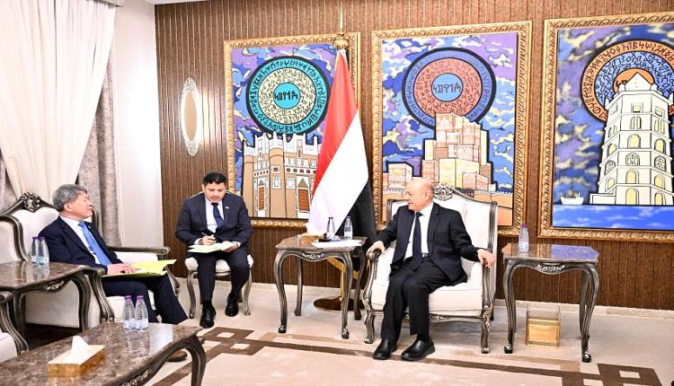 رئيس مجلس القيادة يشيد بالدور الكوري الداعم للشعب اليمني في مجلس الامن الدولي