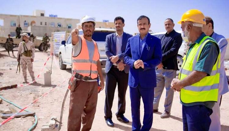 محافظ شبوة يتفقد سير العمل في مشروع مركز علاج سوء التغذية بتمويل أممي وألماني