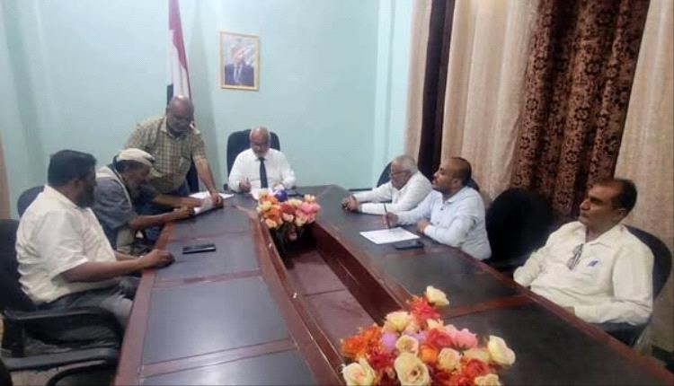 محافظ الحديدة يوقع عقد إنشاء مشروع الطوارئ التوليدية الشاملة بالخوخة
