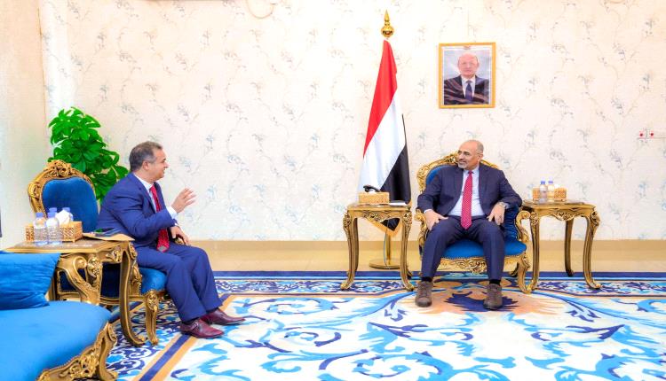 اللواء الزُبيدي يبحث مع سفير جمهورية ليبيا سُبل تعزيز التعاون الثنائي في المجالات الاقتصادية والتنموية