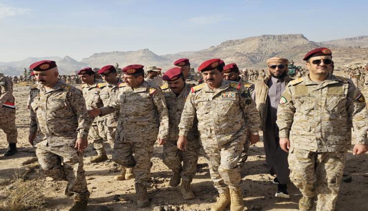 وزير الدفاع يتفقد جبهات محور علب في زيارة ميدانية