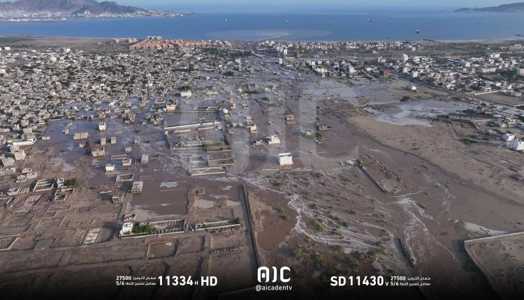 شاهد بالصور الجوية: السيول العارمة تغمر الحسوة وبئر أحمد