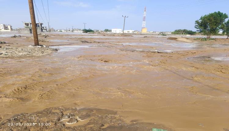 سيول جارفة تصل إلى الحسوة بالعاصمة عدن قادمة من لحج