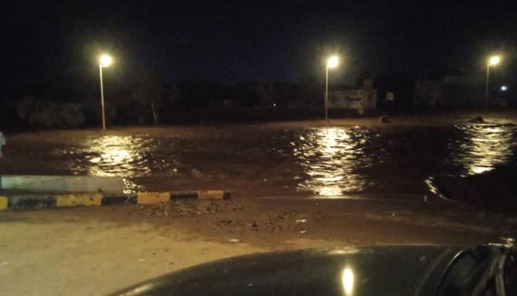 عاجل.. بالصور قدوم سيل ثاني متجه إلى عدن