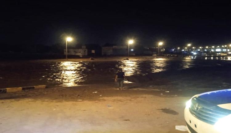 بالفيديو.. لحظة وصول السيل الثاني إلى الحسوة بعدن
