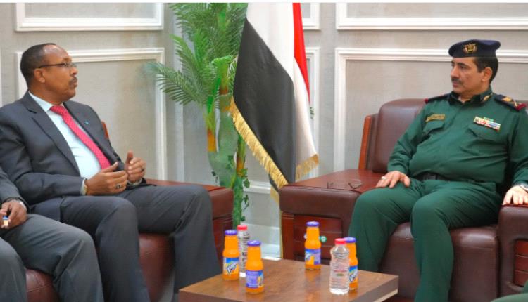 وزير الداخلية يلتقي بسفير جمهورية الصومال الفيدرالية