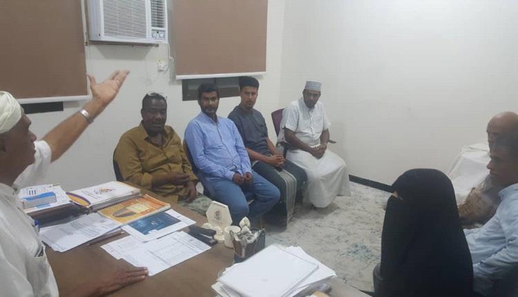 مؤسسة الأحقاف التنموية تناقش التحضيرات لتنفيذ الدورة التدريبية للخياطة والتفصيل بالمكلا