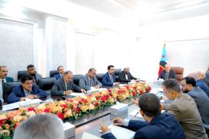 القيادة التنفيذية العُليا تناقش إجراءات ضبط الأسعار وتفعيل الرقابة على الأسواق