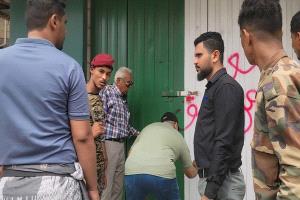 إغلاق محلات صرافة في المنصورة بعدن لامتناعها عن بيع العملات الأجنبية