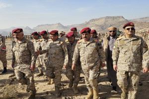 وزير الدفاع يتفقد جبهات محور علب في زيارة ميدانية