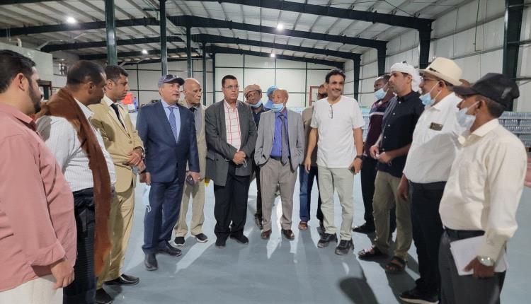 نائب وزير الصناعة يزور مجموعة مصانع برايم محافظة سقطرى