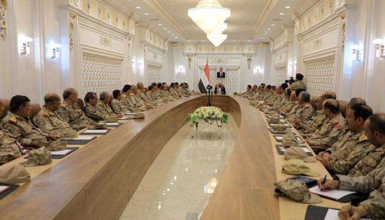 عضو مجلس القيادة العرادة يترأس اجتماعاً موسعاً للقيادات العسكرية في مأرب