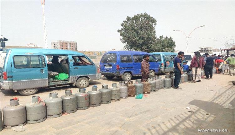 عدن تواجه تفاقم أزمة الغاز… ونداءات لسلطات مأرب لفك الاحتجاز القبلي