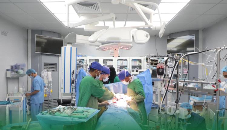 لامرأة في عقدها الرابع.. فريق طبي بالمكلا ينجح في استئصال ورم قلبي معقّد