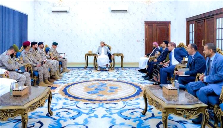لقاء رفيع في معاشيق: الزُبيدي يستقبل قيادة القوات المشتركة للتحالف العربي