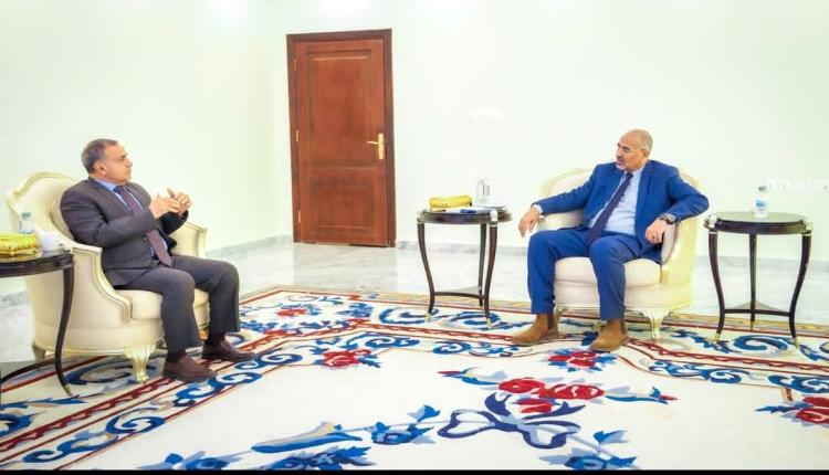 الزُبيدي يطّلع على سير العمل بجامعة عدن ويؤكد دعمه لتطوير العملية التعليمية