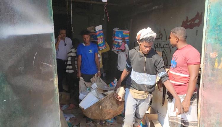 ضبط ( 4 ) أطنان من المواد منتهية الصلاحية في مديرية المنصورة بعدن