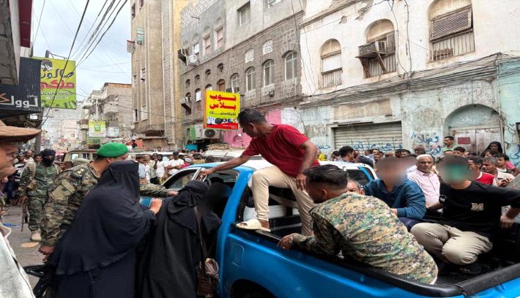 نيابة الصناعة والتجارة تنفّذ حكمًا قضائيًا بتفتيش وجرد صيدلية مخالفة في عدن