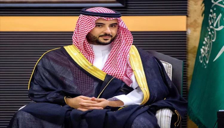 وزير الدفاع السعودي يطالب بوقف التصعيد ويدعو الانفصاليين في اليمن للتهدئة
