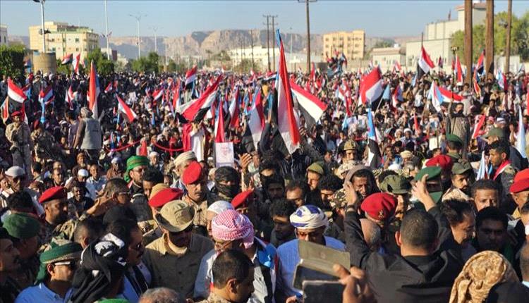 سيئون تشهد تظاهرة جماهيرية ضخمة دعماً للقوات الجنوبية ومطالبة بإعلان استقلال الجنوب