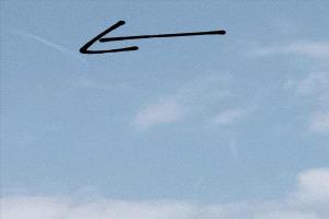 طيران حربي سعودي ينفّذ تحليقًا مكثفًا فوق سماء المكلا ويطلق قنابل تحذيري