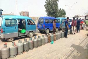 مواطنون في عدن يشكون افتعال أزمة غاز ورفع سعر اللتر إلى الضعف