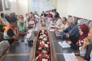 مدير عام المنصورة يناقش أداء مكتب الأشغال العامة للفترة الماضية ويكرم لجنة مجلس الأباء