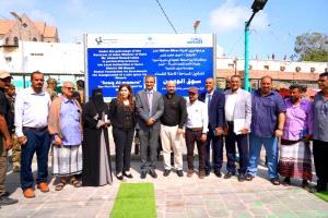 محافظ العاصمة عدن يدشّن “سوق الوومن” كأول مساحة آمنة للنساء ويطلق حزمة مشاريع خدمية في صيرة