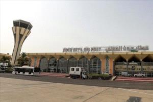 مصدر حكومي يروي ما جرى في مطار عدن منذ فجر الاثنين