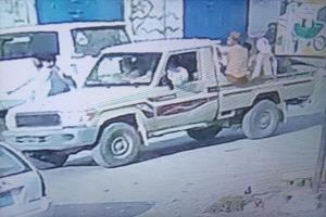 أمن عدن يضبط مجموعة مسلحة أغلقت مدرسة الكويت في منطقة إنماء