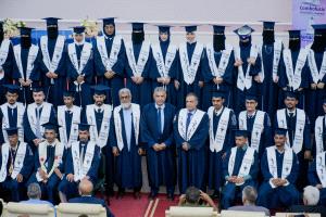 كلية الصيدلة بجامعة عدن تحتفي بتخرج الدفعة (26) وتسليم الشهادات الجامعية