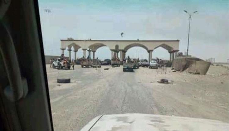 مواطنون من أبين يشكون تعسفات جنود الحزام الأمني في نقطة العلم